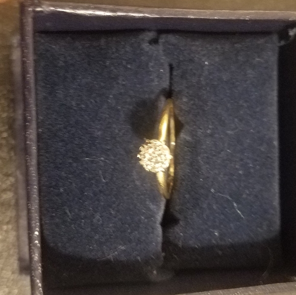 10k yellow gold diamond cluster - Picture 1 of 3